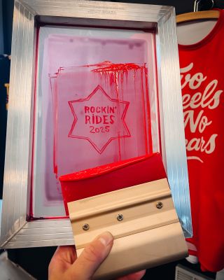 Čas od času je potřeba navštívit i jinou Fabriku ... a teď to bude Fabrika v Podštejně, kde se koná motorkářská akce...